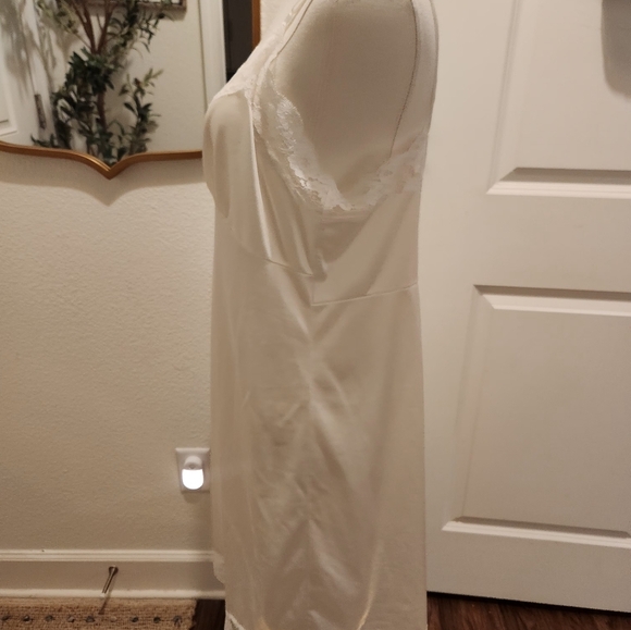 Vintage Elegant White Lace Trim Nightgown Slip - Picture 3 of 6